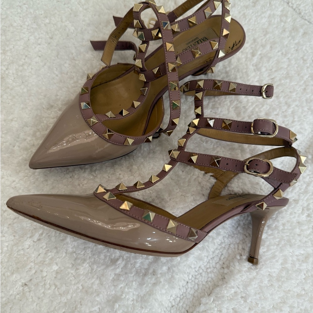 Valentino Garavani Studded Heels - Taupe